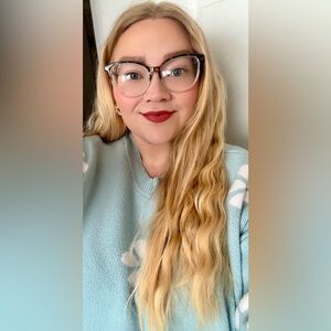 Meet your Posher, Laura